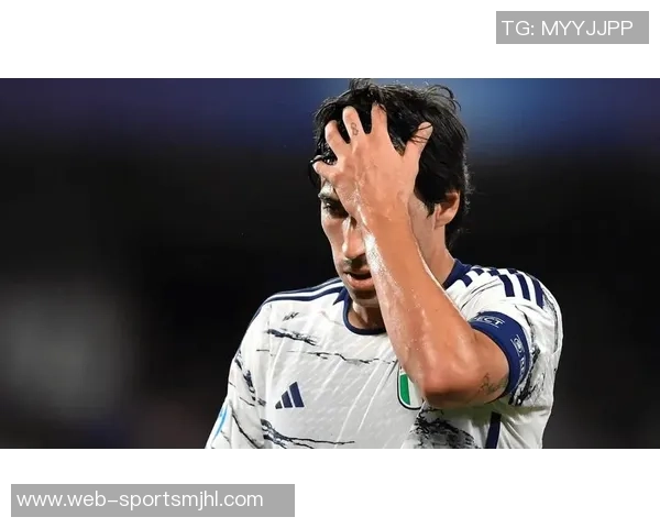 媒体人解读杨立瑜竖大拇指事件背后的真实情感与球迷互动的误解